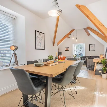 Grandsire Luxury 3 Bedroom Apartment *